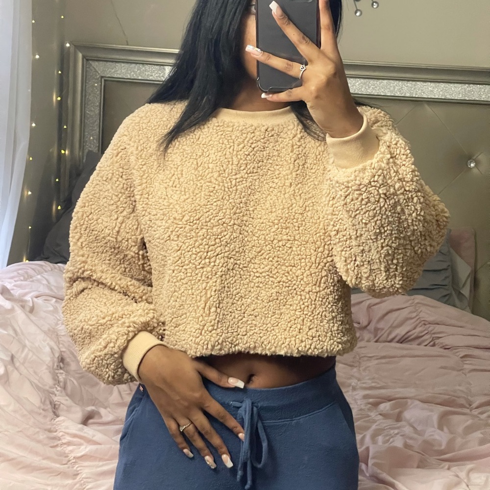 fuzzy cropped sweatshirt